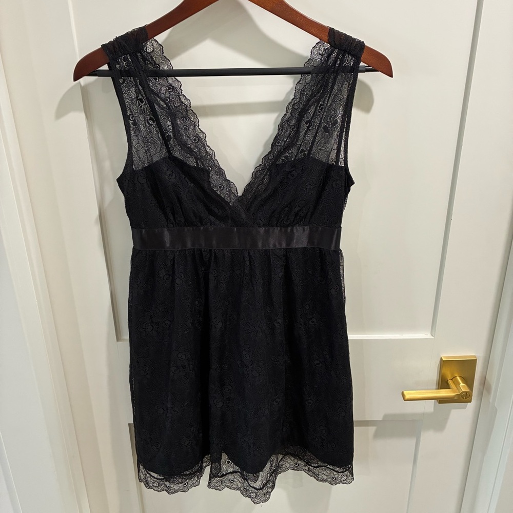 Club Monaco Black Floral Lace Mini Dress 2 Empire Waist Romantic Cocktail LBD
